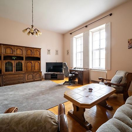 Tomka Apartman Szeged Buitenkant foto