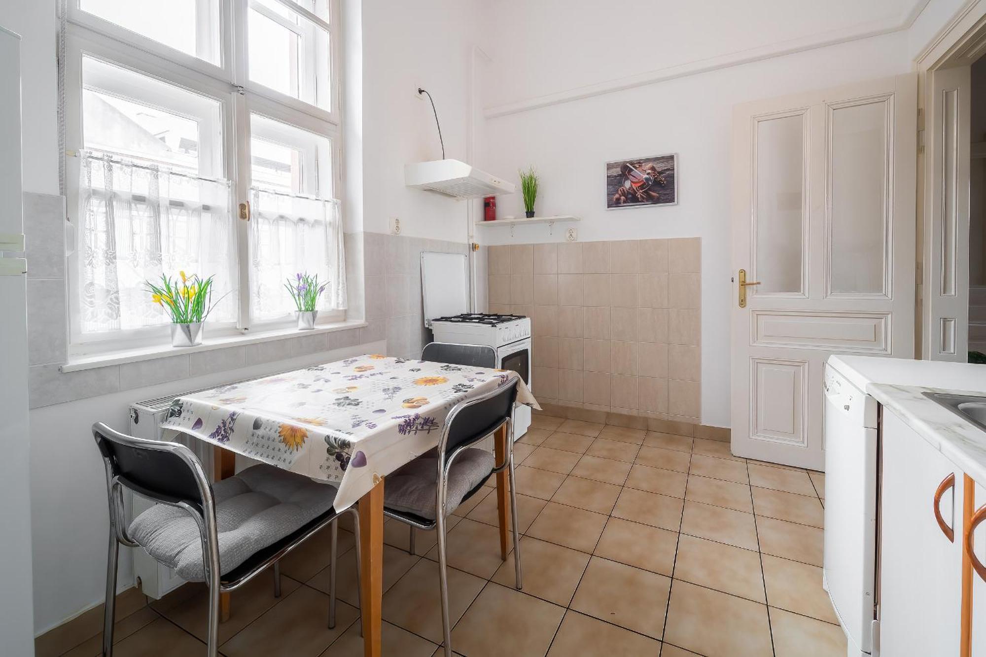 Tomka Apartman Szeged Buitenkant foto