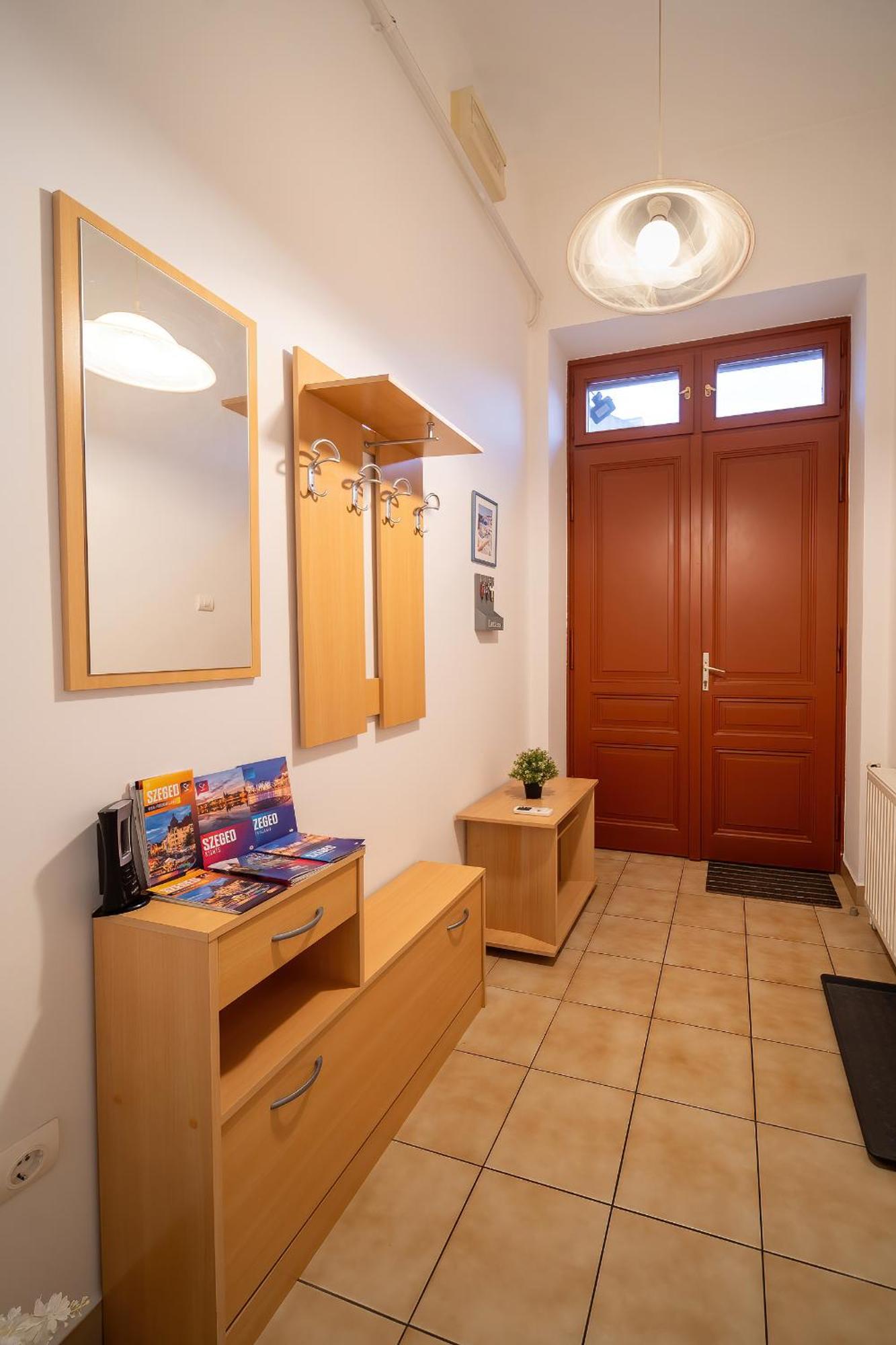 Tomka Apartman Szeged Buitenkant foto