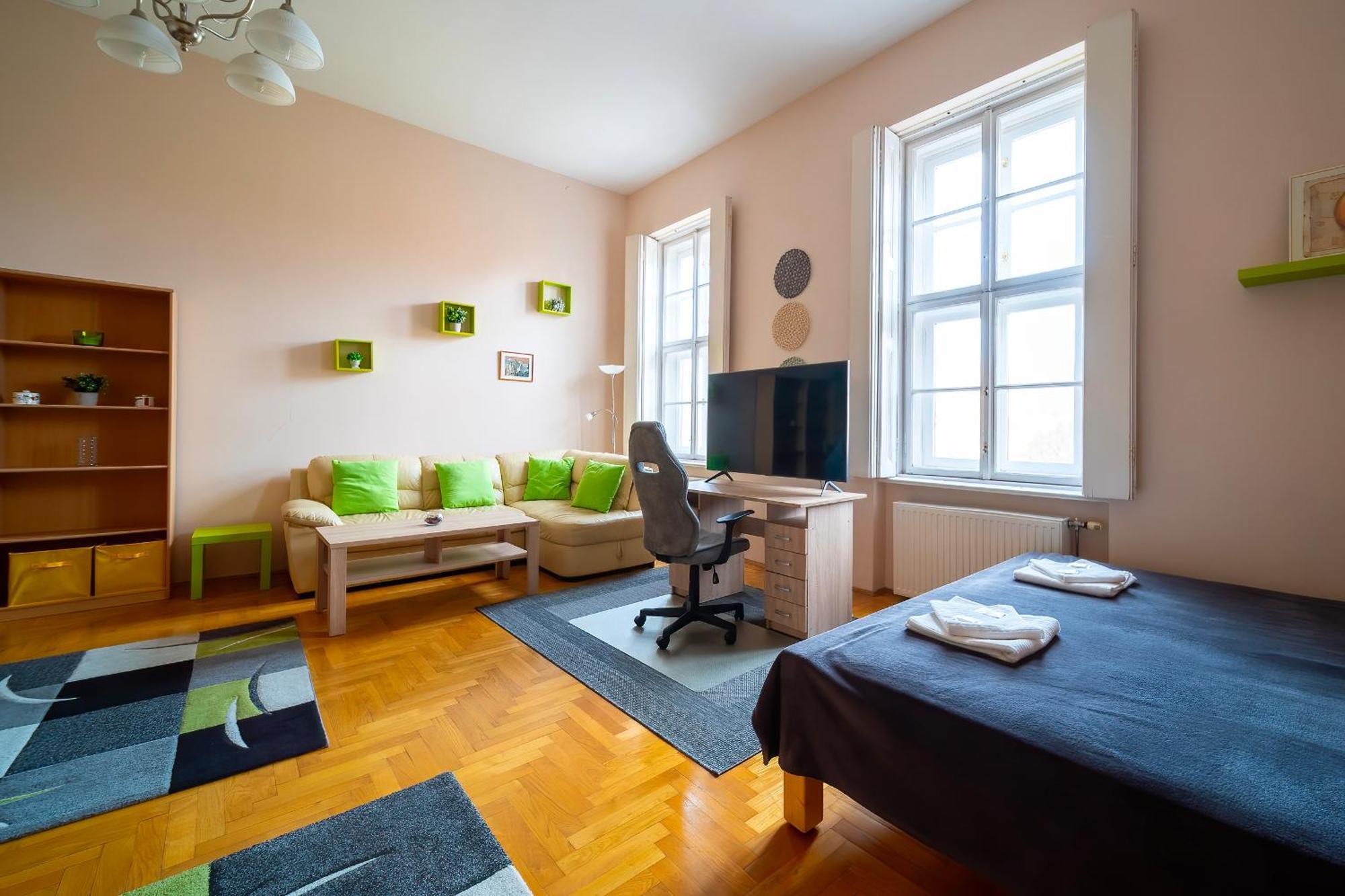 Tomka Apartman Szeged Buitenkant foto