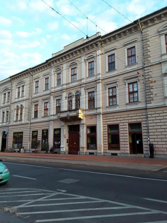 Tomka Apartman Szeged Buitenkant foto