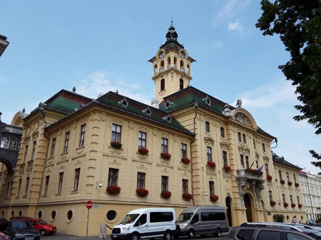 Tomka Apartman Szeged Buitenkant foto